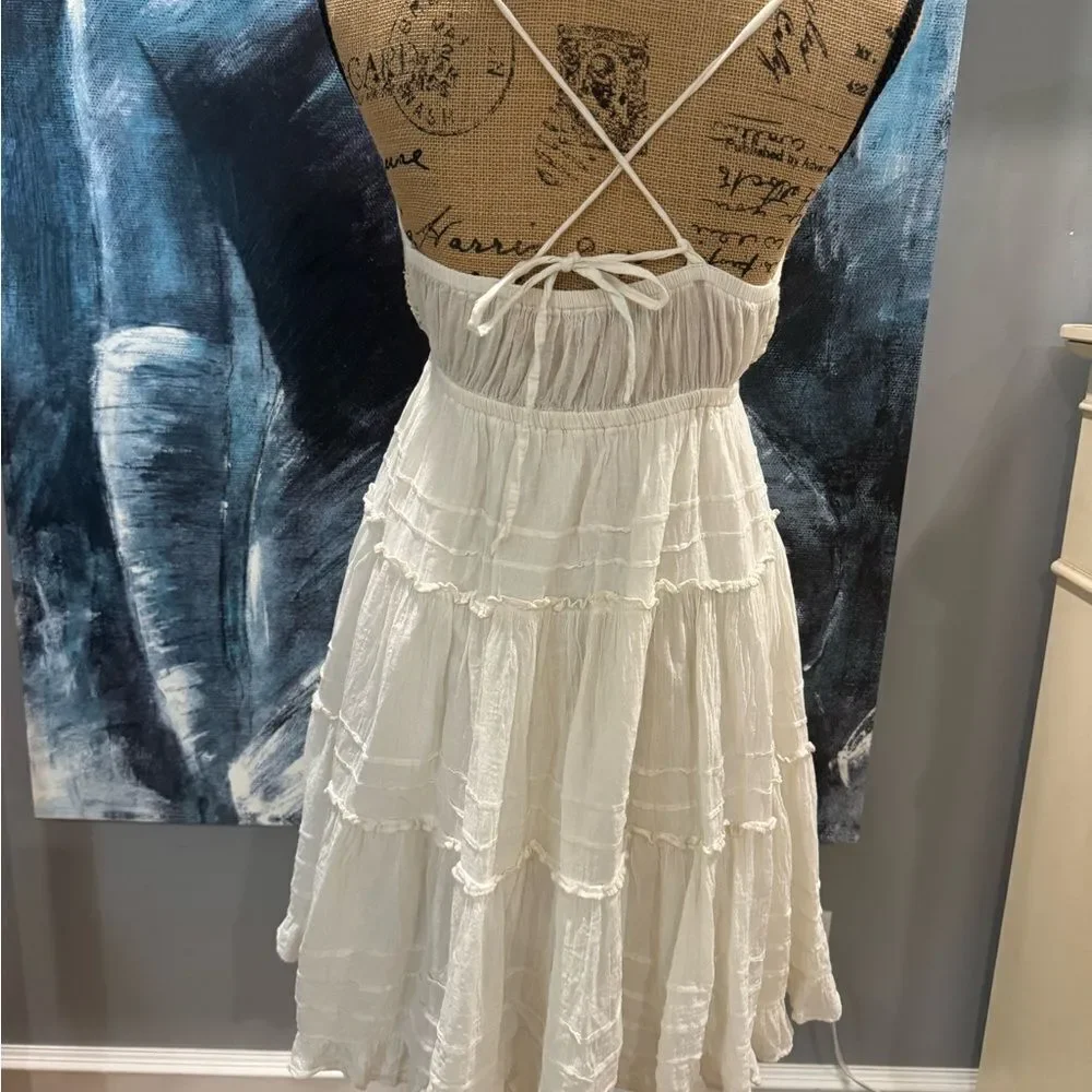 Elegant Cream Lace Dress - Picture 2 of 5